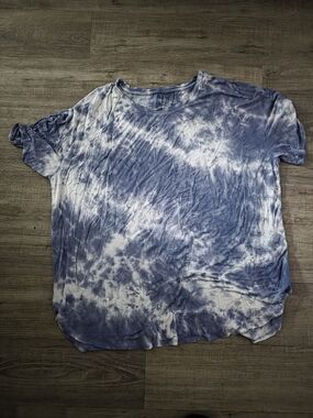 Time and Tru Blue and White Tie-Dye Short Sleeve Tee